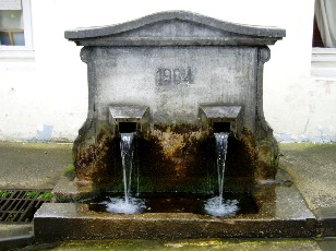 Tr�s bonne eau et d'un bon mill�ssime...