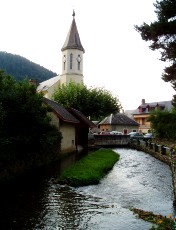 L'�cole avec son clocher